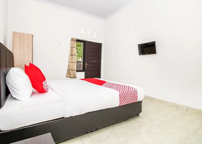 Hotel Oyo 2984 Berlian House Ungasan 2*